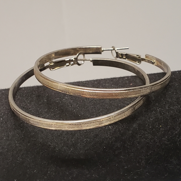 Vintage Silver Tone Abstract Line Design Hoop Earrings - Picture 7 of 7